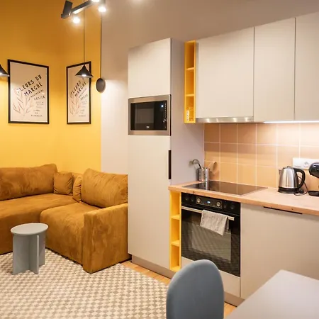 Apartment I Got 5 On It #1 - Brand New By Pink Flamingo Budapest
